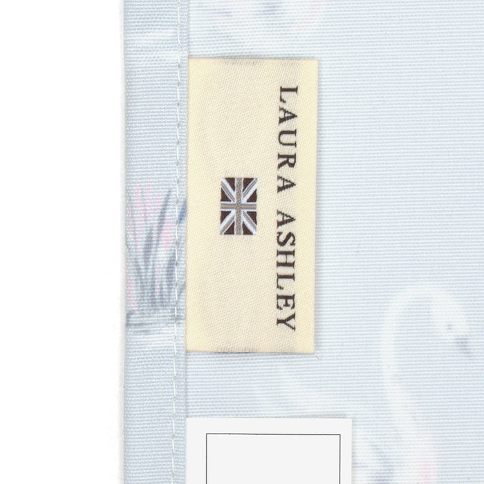 LAURA ASHLEYの生地を使用した、シンプルな一枚仕立てのランチクロス。薄いので、お洗濯の際に乾きやすいのもポイント。