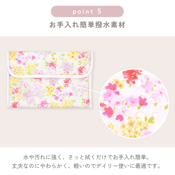 LAURA ASHLEYの生地を使用した母子手帳ケース。妊娠中の経過や赤ちゃんの健康状態などを記録していく母子手帳や、お薬手帳、病院の診察券、保険証、印鑑のような貴重品もまとめて収納できるマルチケースです。