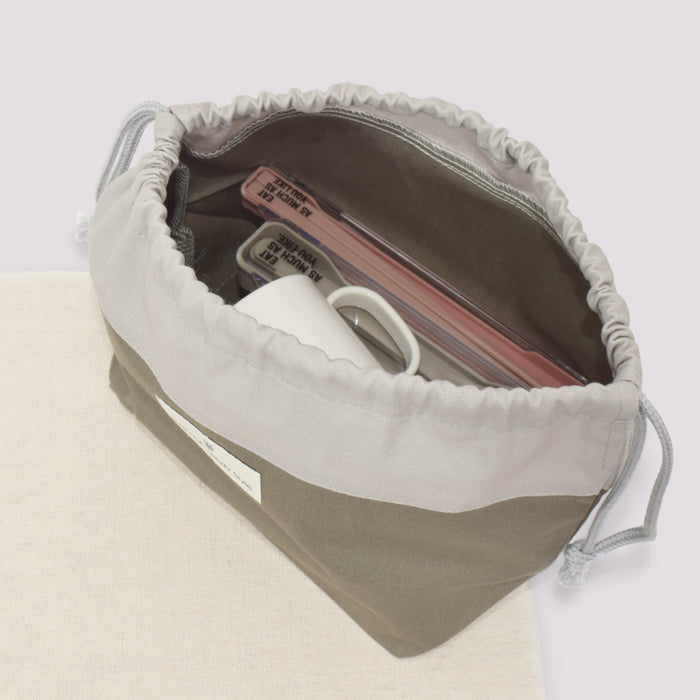 カラフルキャンディスタイルのお弁当袋。子供用で、お弁当箱やお箸が入るかわいいマチ付き巾着袋。男の子と女の子兼用で大活躍。