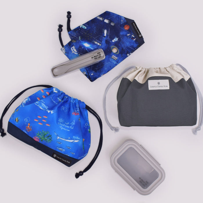 カラフルキャンディスタイルのお弁当袋。子供用で、お弁当箱やお箸が入るかわいいマチ付き巾着袋。男の子と女の子兼用で大活躍。