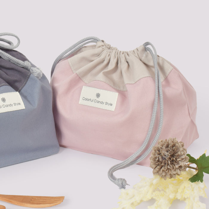 カラフルキャンディスタイルのお弁当袋。子供用で、お弁当箱やお箸が入るかわいいマチ付き巾着袋。男の子と女の子兼用で大活躍。