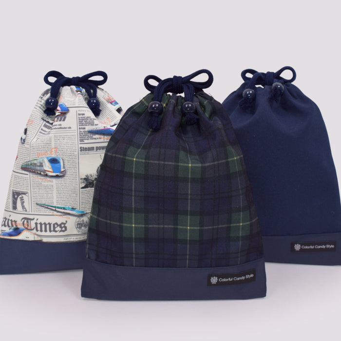 カラフルキャンディスタイルの給食袋。子供用で、ランチョンマットやお箸が入るおしゃれな巾着袋。男の子と女の子兼用で大活躍。