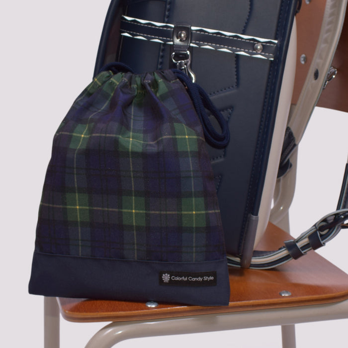 カラフルキャンディスタイルの給食袋。子供用で、ランチョンマットやお箸が入るおしゃれな巾着袋。男の子と女の子兼用で大活躍。