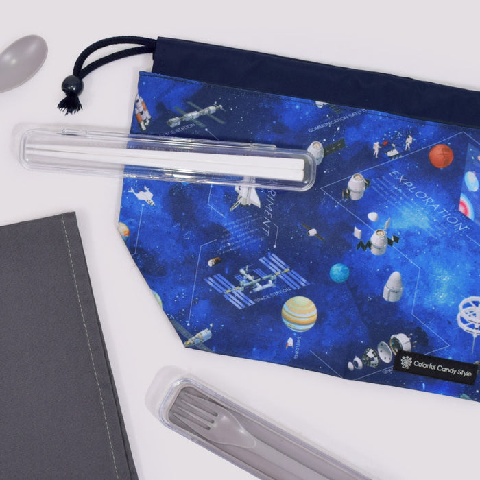 カラフルキャンディスタイルのお弁当袋。子供用で、お弁当箱やお箸が入るかわいいマチ付き巾着袋。男の子と女の子兼用で大活躍。