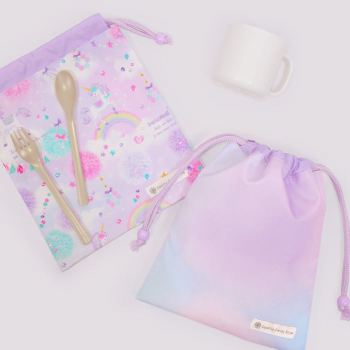 カラフルキャンディスタイルの給食袋。子供用で、ランチョンマットやお箸が入るおしゃれな巾着袋。男の子と女の子兼用で大活躍。