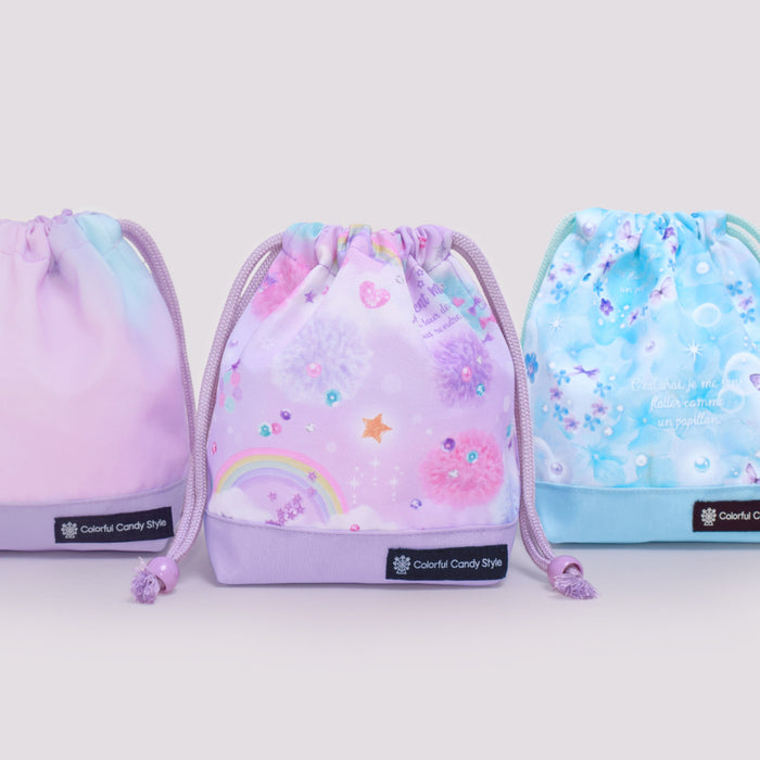 カラフルキャンディスタイルのコップ袋。持ち手付きのコップがすっぽり入り、楽に出し入れできます。かわいいマチ付きミニ巾着です。