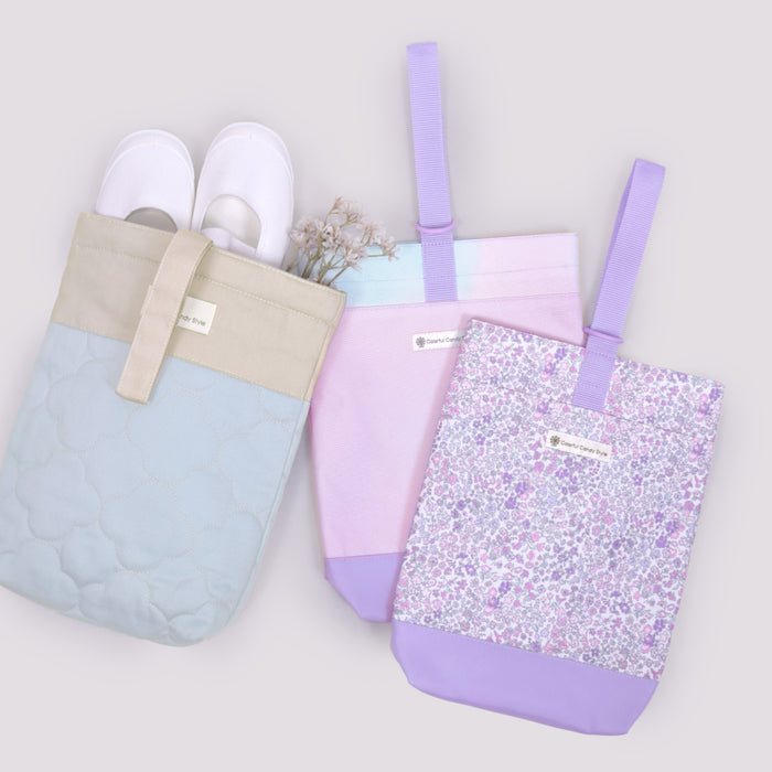 カラフルキャンディスタイルのシューズケース。キルティングの高級感。巾23cmのゆったりサイズで保育園・幼稚園・小学低学年まで使えるシューズバッグです。