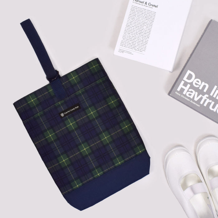 カラフルキャンディスタイルのシューズケース。キルティングの高級感。巾23cmのゆったりサイズで保育園・幼稚園・小学低学年まで使えるシューズバッグです。