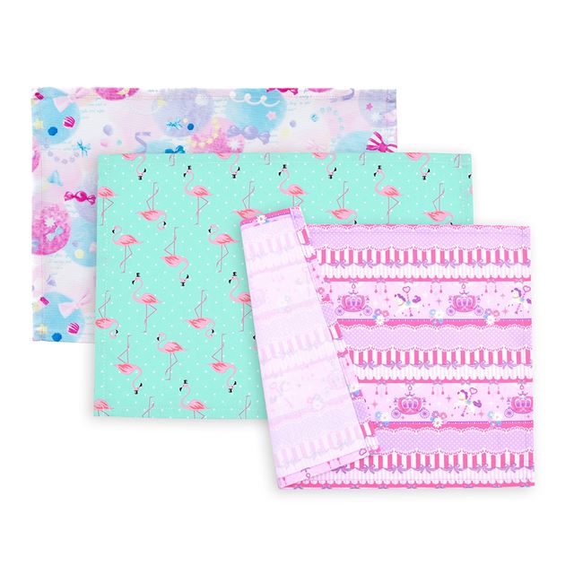 [SALE: 60% OFF] Placemats (25cm x 35cm) Set of 3 different patterns Pink flamingo and pastel merry-go-round set 